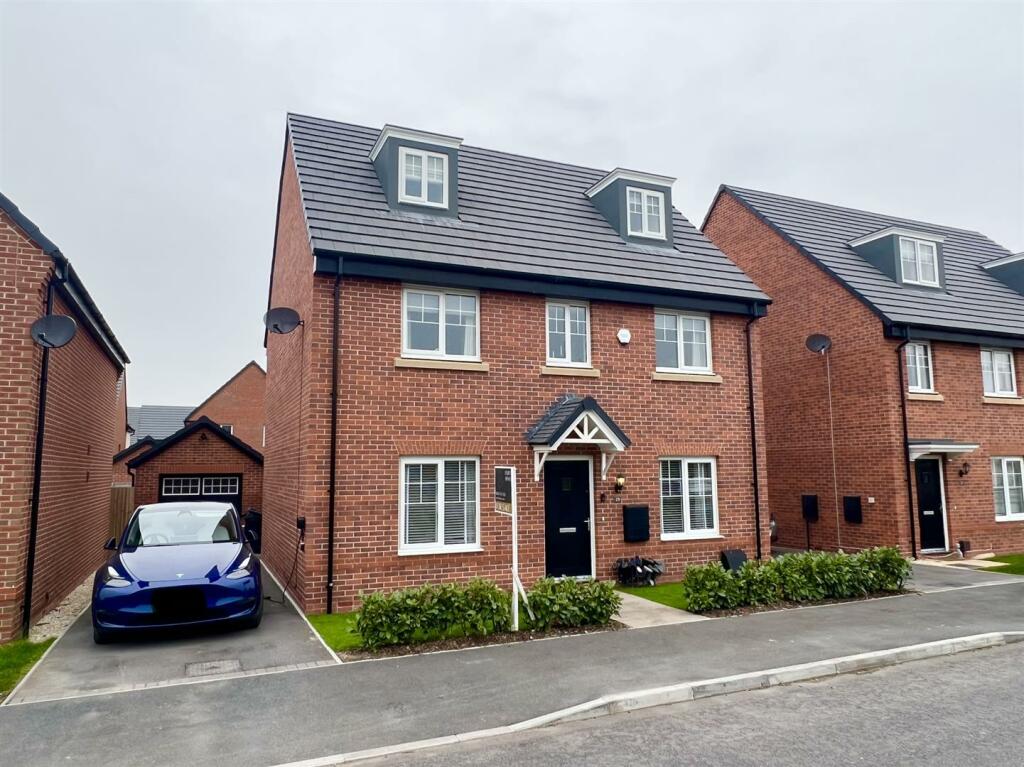 5 bedroom detached house for sale in Devana Gardens, Chester, CH4