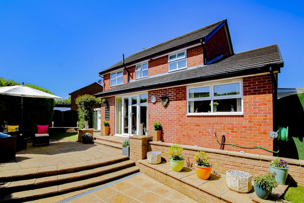 4 bedroom detached house for sale in Roseberry Avenue, Cottam, PR4