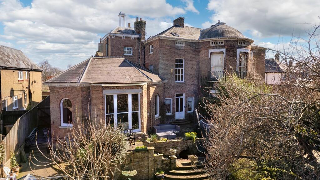 5 bedroom semidetached house for sale in North Brink, Wisbech, PE13