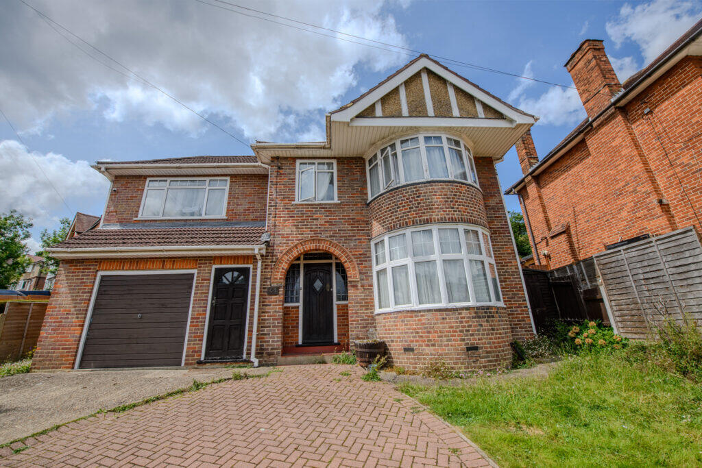 Main image of property: 44 Whitelands Road, High Wycombe, HP12 3EQ