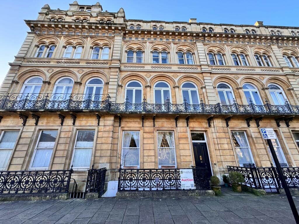 2 bedroom flat for sale in Basement Flat, 24 Victoria Square, Clifton