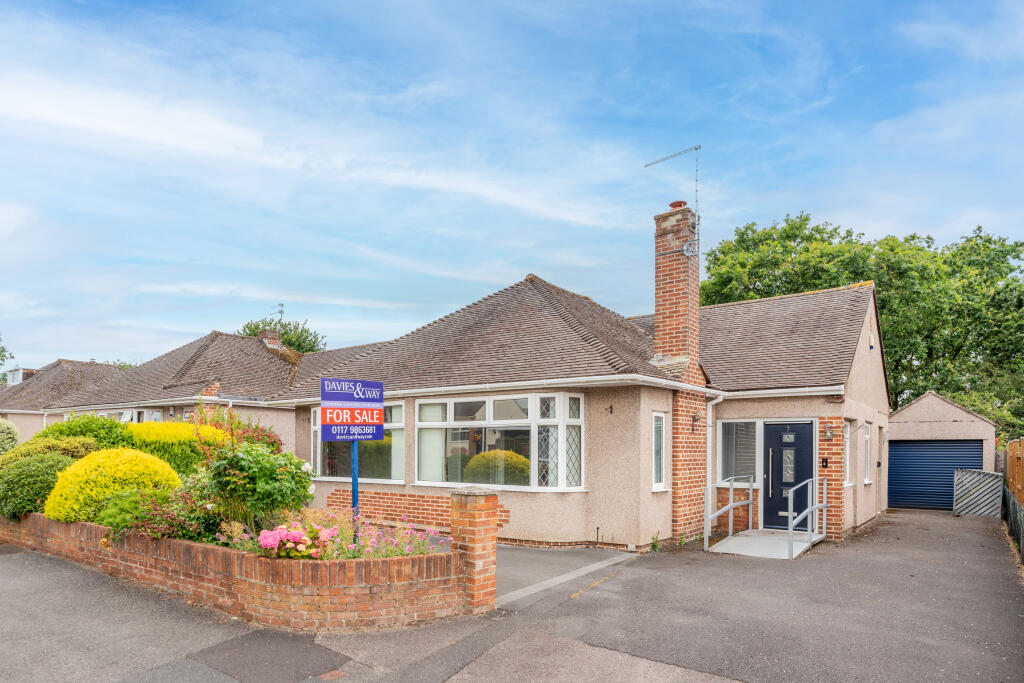 Main image of property: 7 Oaklands Drive, Oldland Common, Bristol, Bristol BS30 6RE