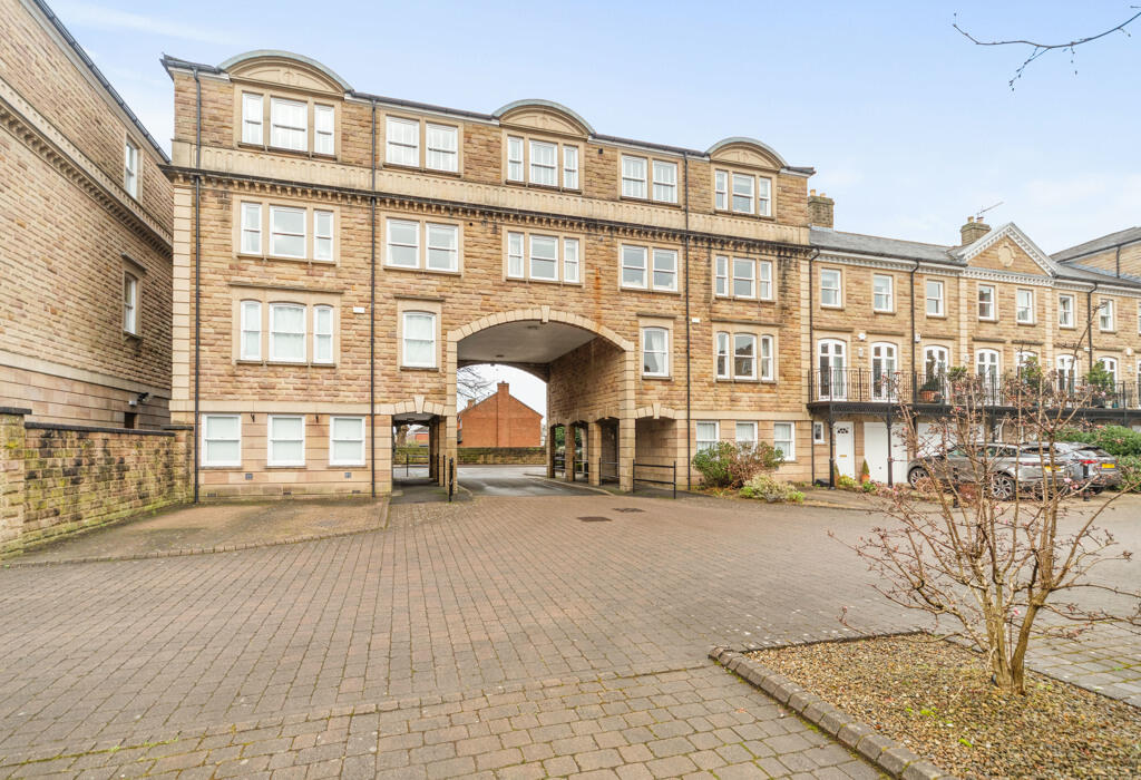 2 bedroom apartment for sale in Queens Gate , Harrogate, HG1