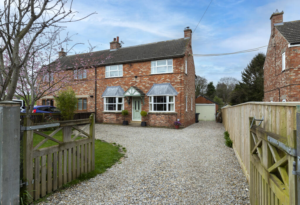 4 bedroom semidetached house for sale in Cowling Lane, Bedale, North