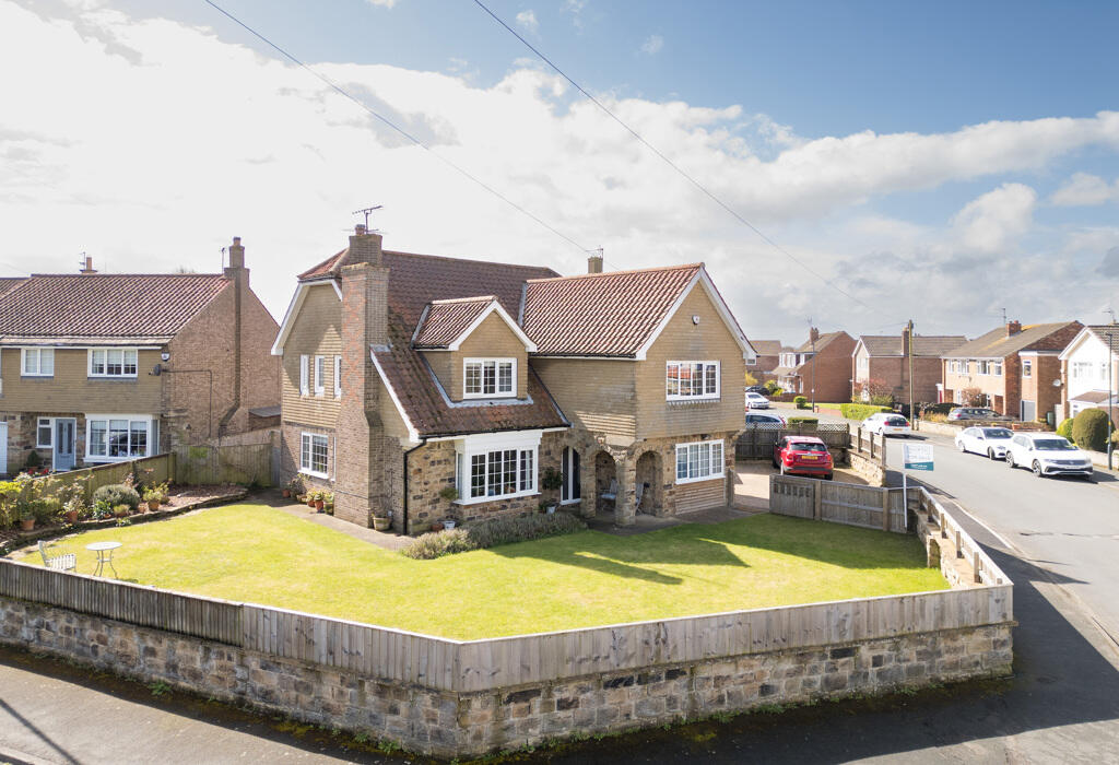 4 bedroom detached house for sale in Dove House, Saxty Way, Thirsk, YO7