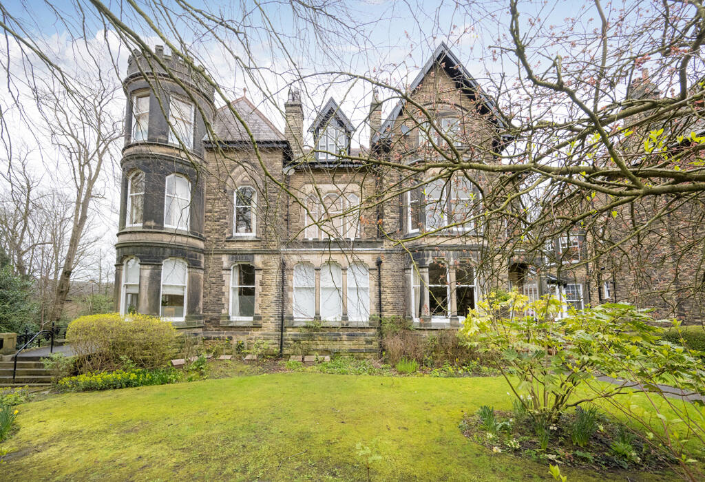 14 bedroom detached house for sale in Lancaster Road, Harrogate