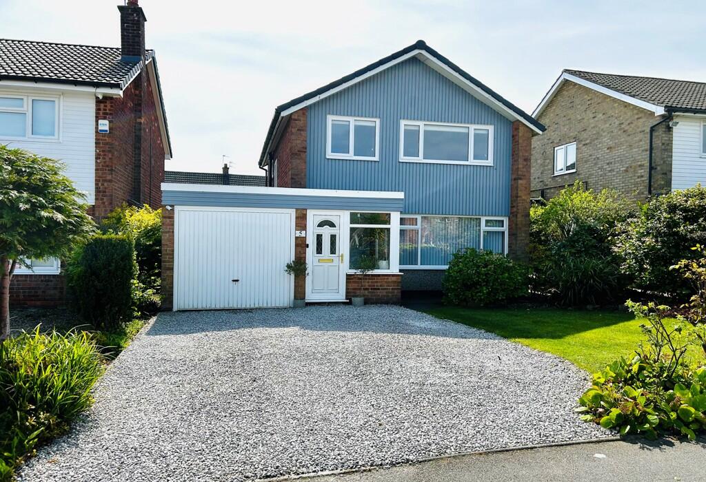 3 bedroom detached house for sale in Linton Rise, Leeds, West Yorkshire