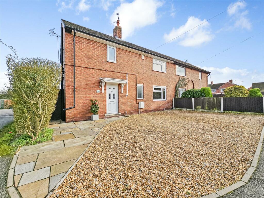 3 bedroom semidetached house for sale in Broom Road, Calverton