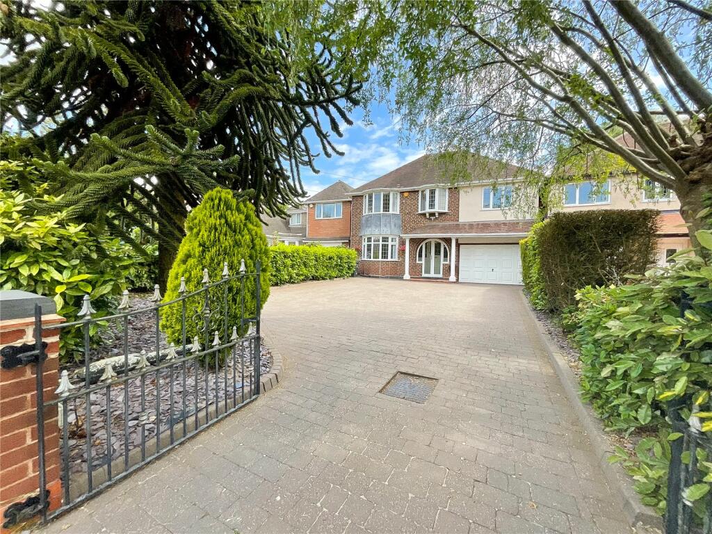 4 bedroom detached house for sale in Chester Road, Streetly, Sutton