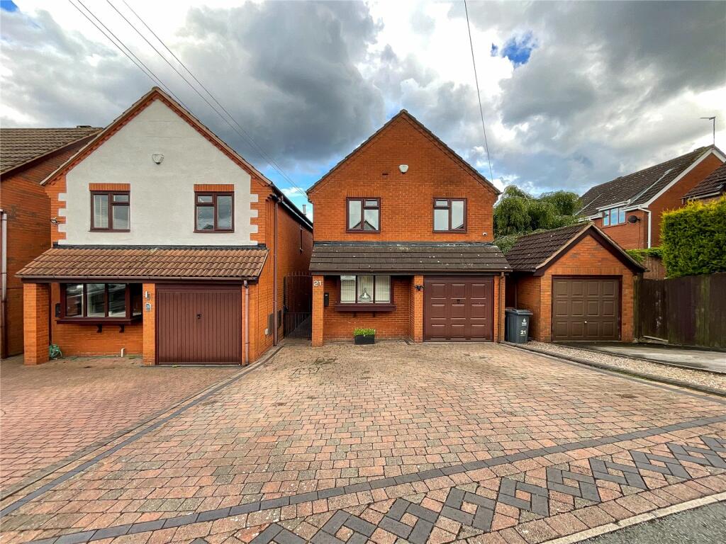 4 bedroom detached house for sale in Old Lindens Close, Sutton