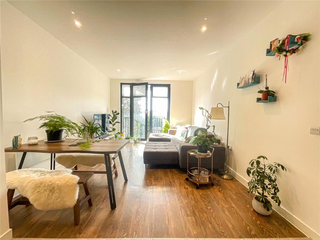 Additional property image - King Edwards Square, Sutton Coldfield, West Midlands, B73
