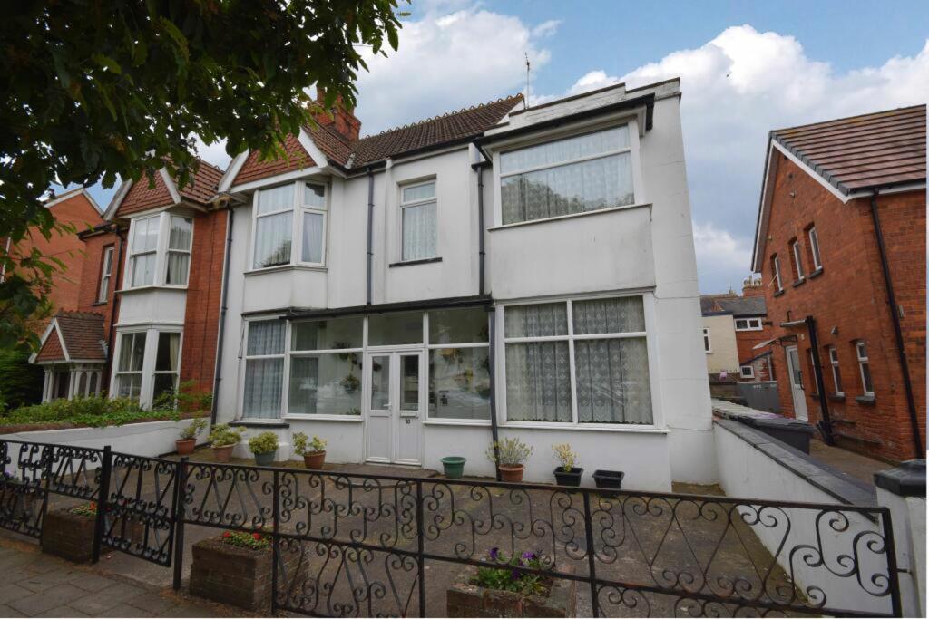 Property for sale in Lumley Avenue, Skegness, Lincolnshire, PE25 2AP, PE25