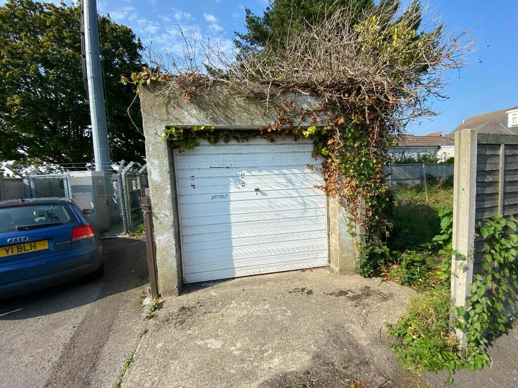 Additional property image - Bargates, Christchurch, Dorset, BH23 1QL