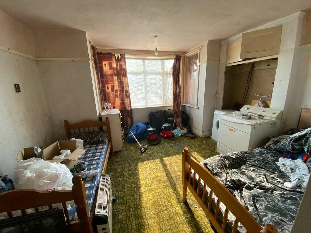 Additional property image - Bargates, Christchurch, Dorset, BH23 1QL