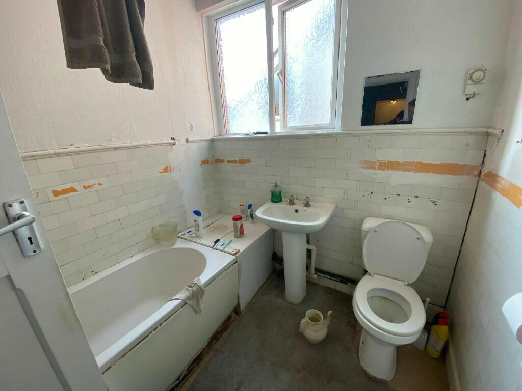 Additional property image - Bargates, Christchurch, Dorset, BH23 1QL