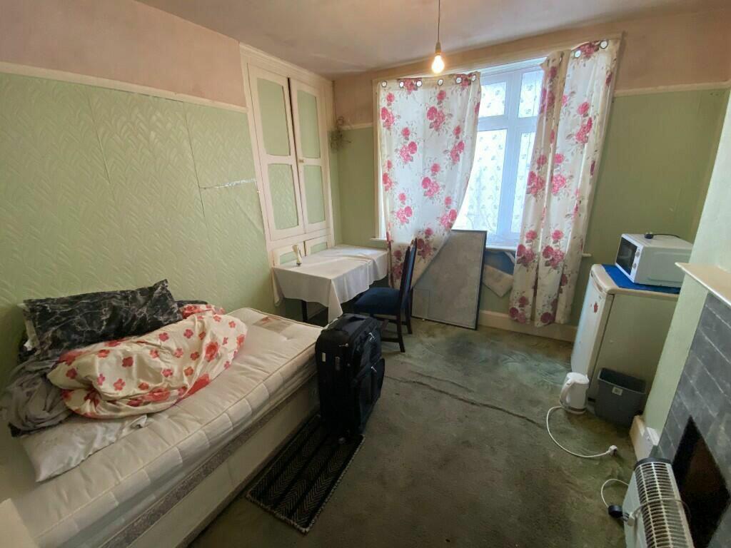 Additional property image - Bargates, Christchurch, Dorset, BH23 1QL