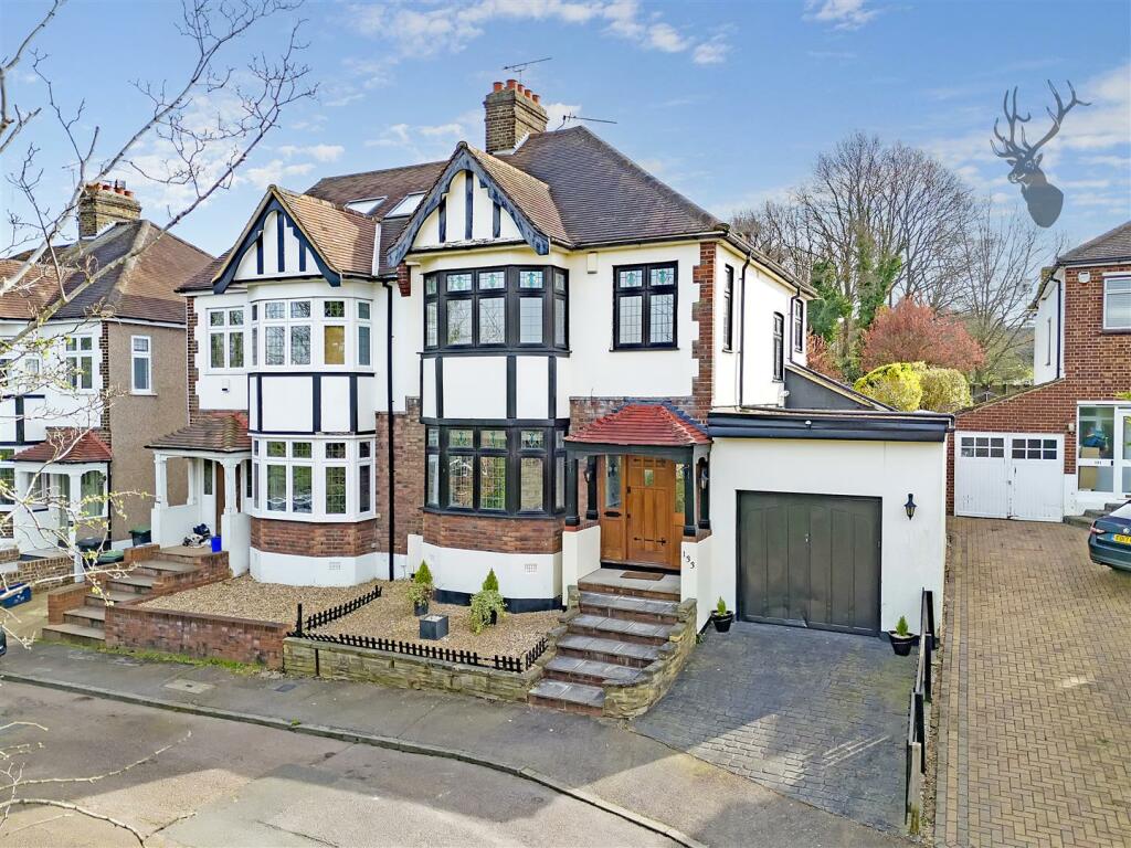 3 bedroom semidetached house for sale in Epping New Road, Buckhurst