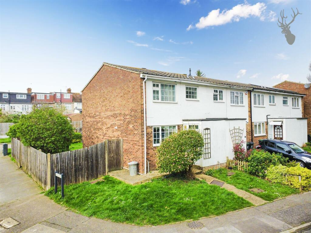 2 bedroom end of terrace house for sale in Hornbeam Close, Buckhurst