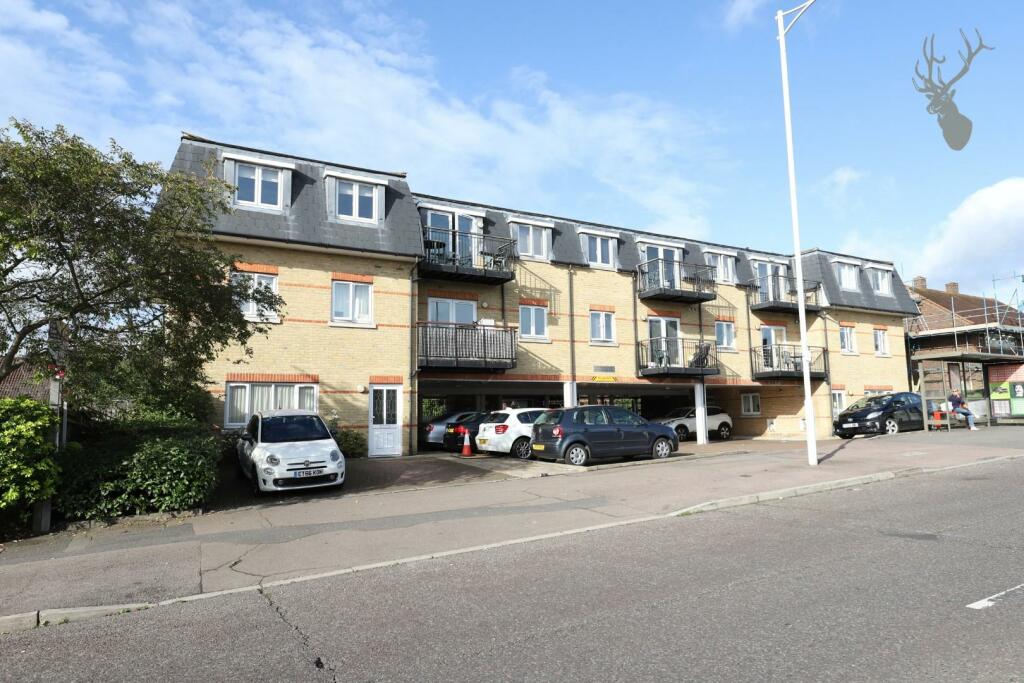 2 bedroom flat for sale in Central Court, 88 Manford Way, Chigwell, IG7