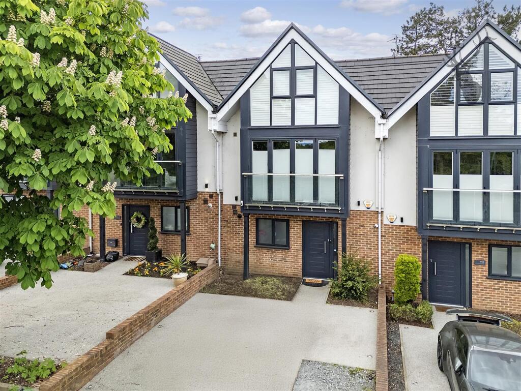 Main image of property: Hainault Road, Chigwell