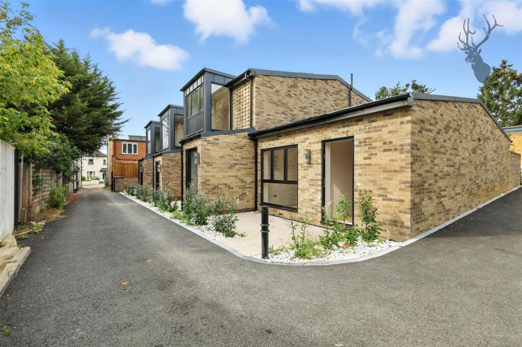 Main image of property: Queens Road, Buckhurst Hill