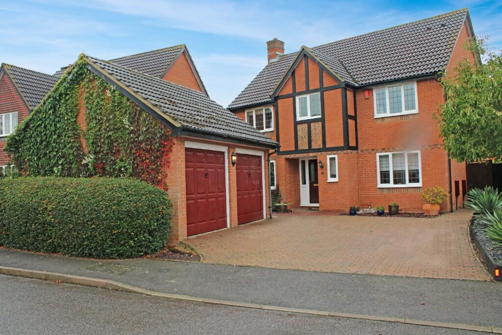 5 bedroom detached house for sale in Cranwell Close, Milton Keynes