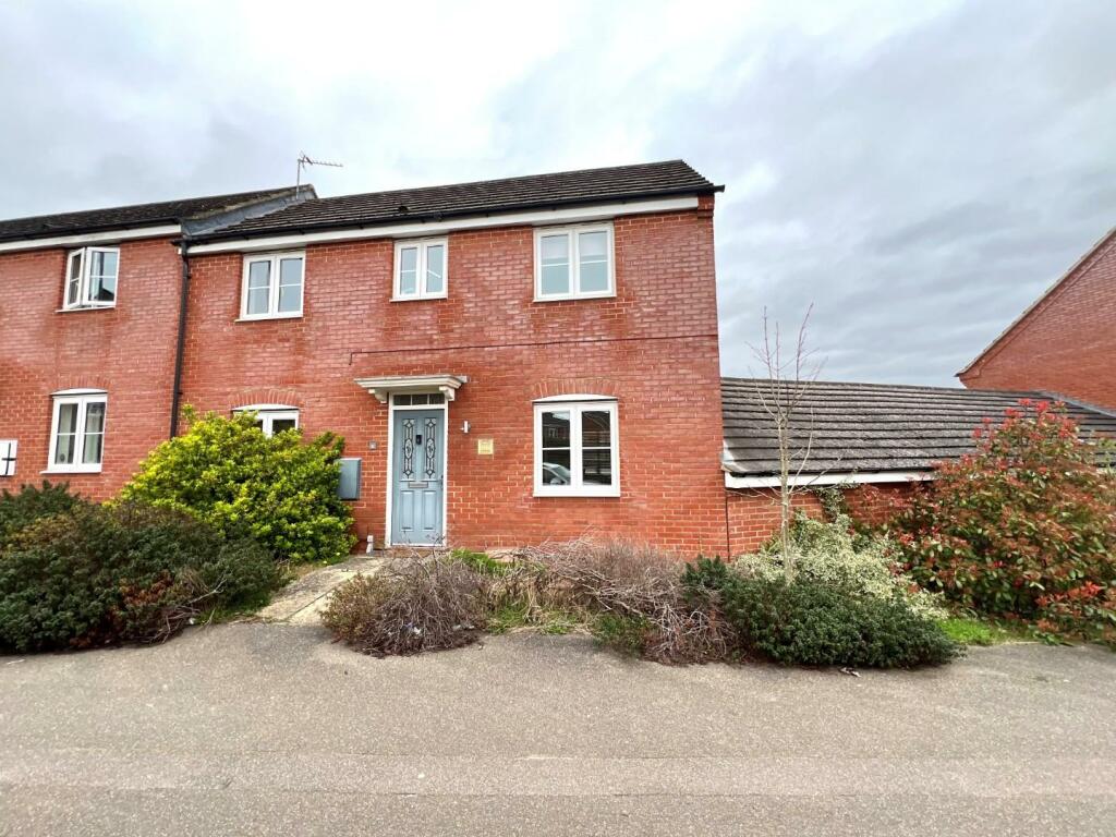 3 bedroom end of terrace house for sale in Kent Road, St. Crispin, Northampton NN5