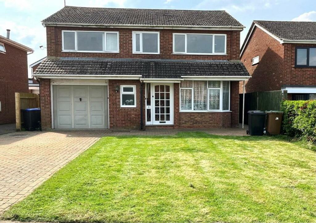 4 bedroom detached house for sale in Martyns Way, Weedon
