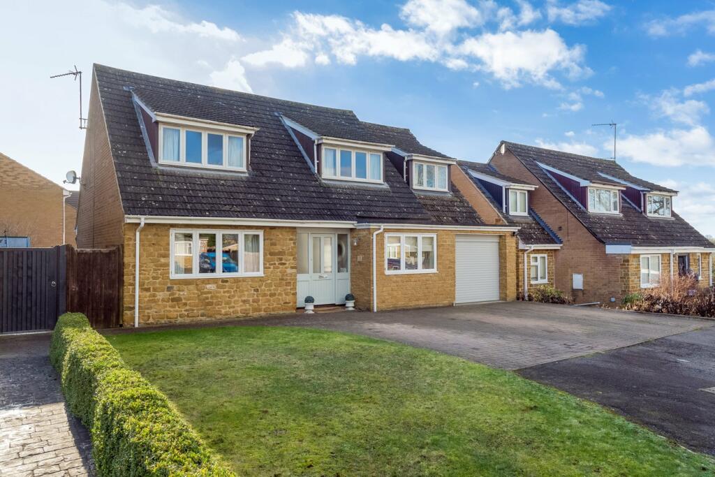4 bedroom detached house for sale in The Moors Drive, Middleton Cheney