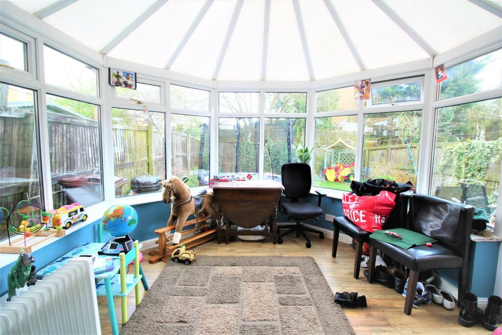 Additional property image - Knightsbridge Walk, Bradford