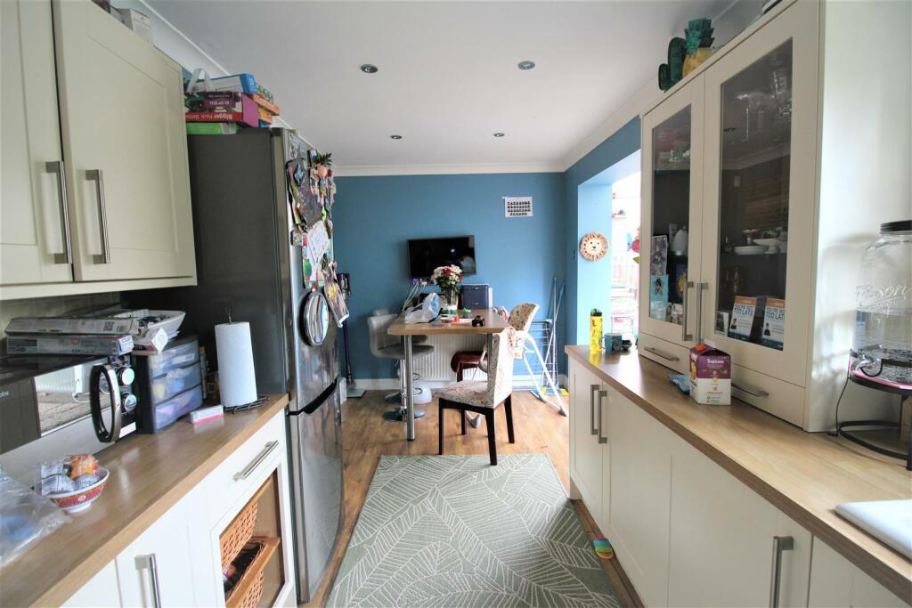 Additional property image - Knightsbridge Walk, Bradford