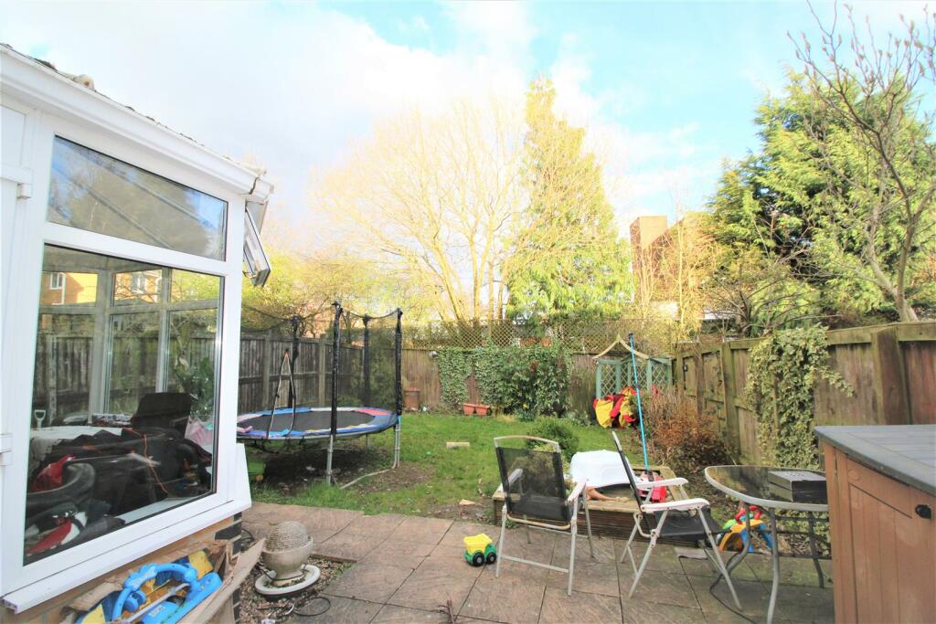 Additional property image - Knightsbridge Walk, Bradford