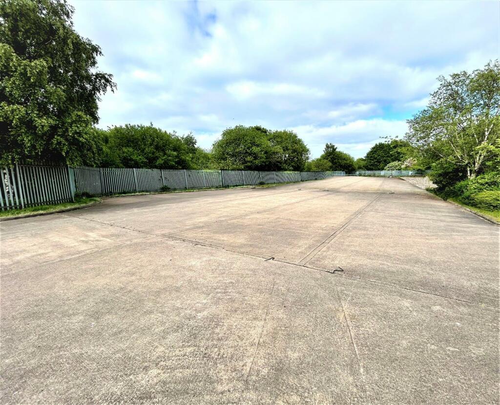 Commercial property for rent in Dick Lane, BD4