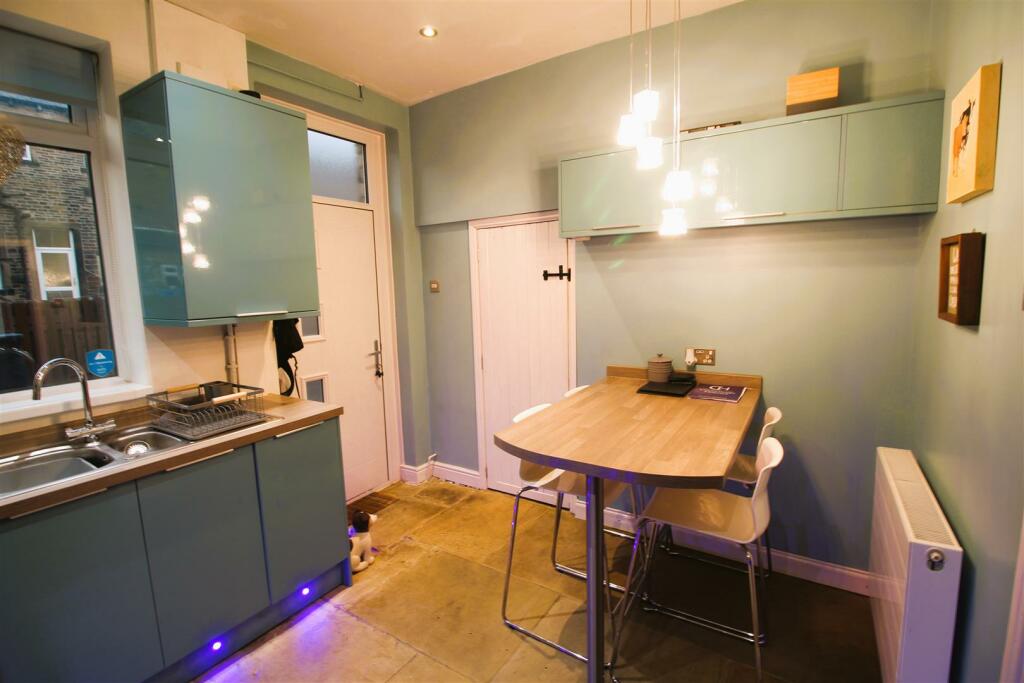 Additional property image - Mayfield View, Wyke, Bradford