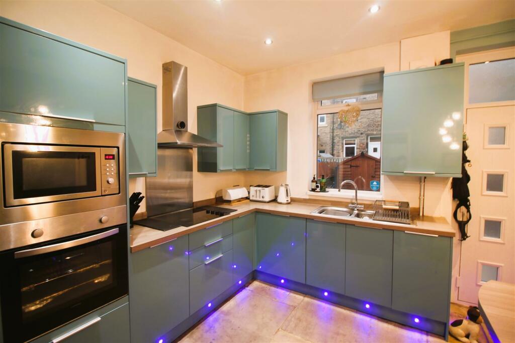 Additional property image - Mayfield View, Wyke, Bradford