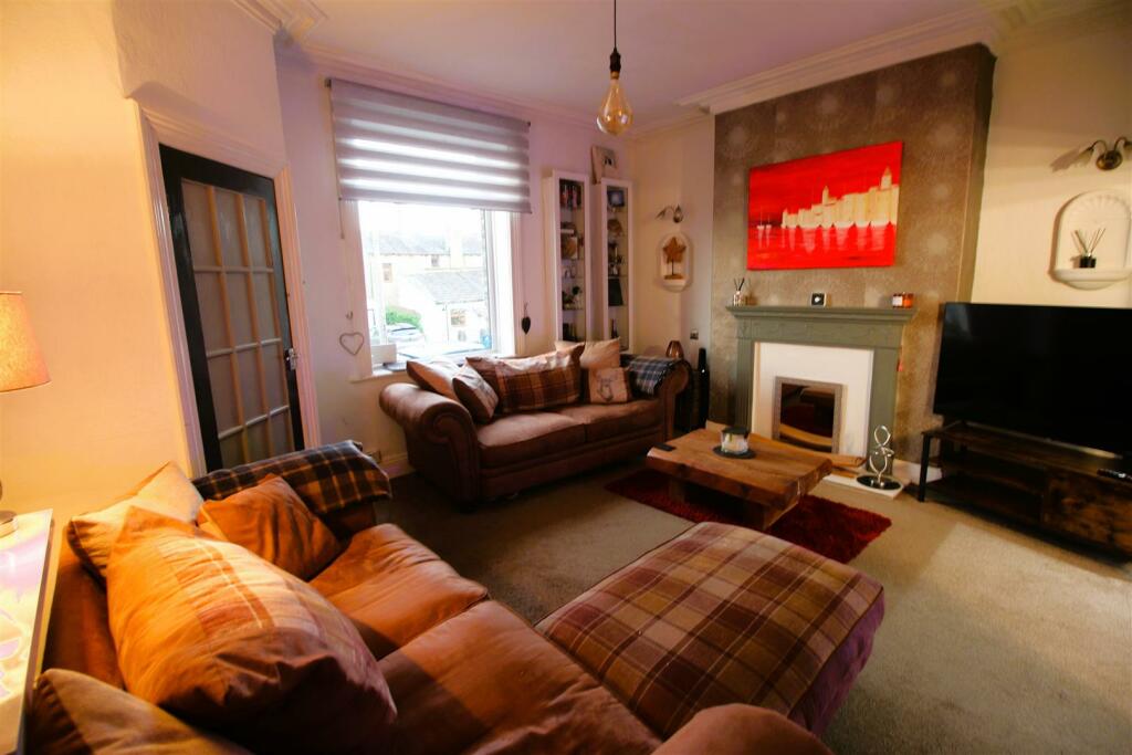 Additional property image - Mayfield View, Wyke, Bradford