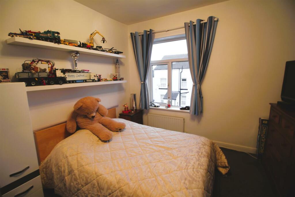 Additional property image - Mayfield View, Wyke, Bradford