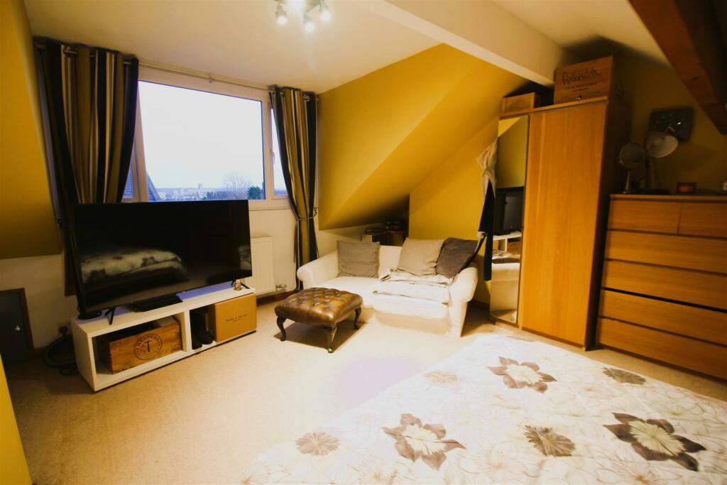 Additional property image - Mayfield View, Wyke, Bradford