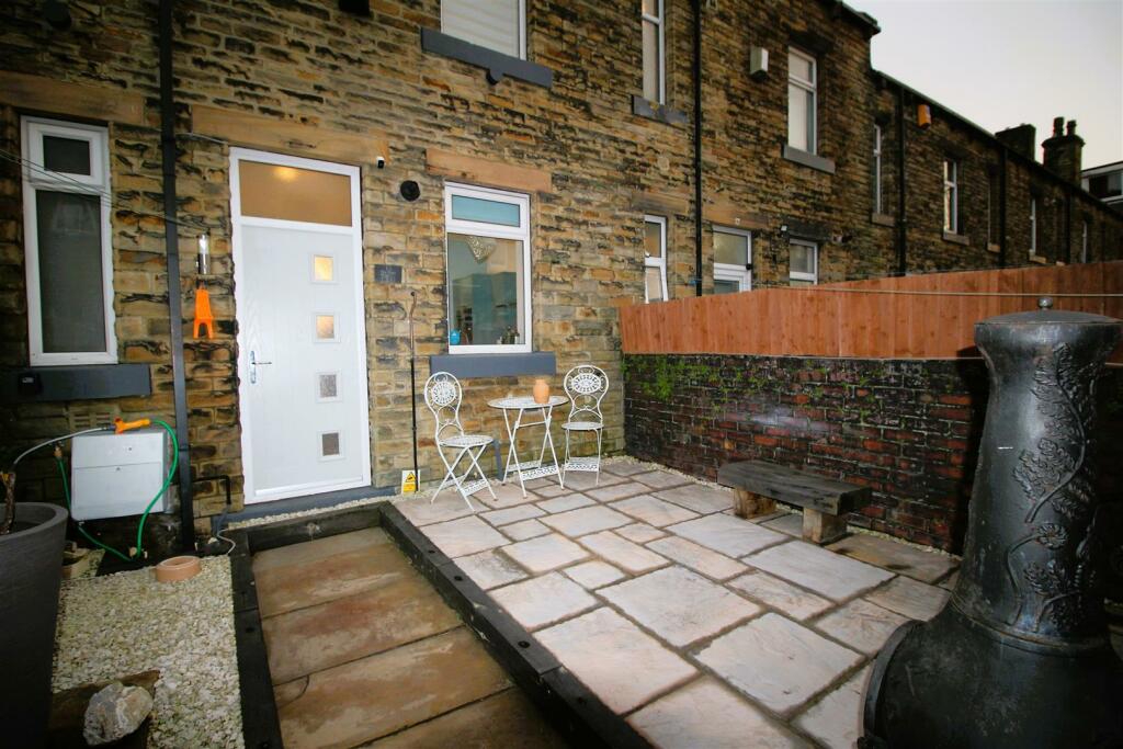 Additional property image - Mayfield View, Wyke, Bradford