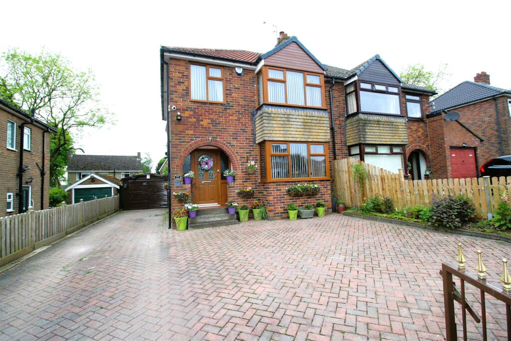 3 bedroom semidetached house for sale in Corrance Road, Wyke, Bradford