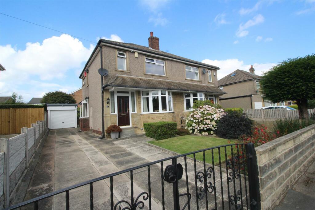 3 bedroom semidetached house for sale in High Fernley Road, Wyke