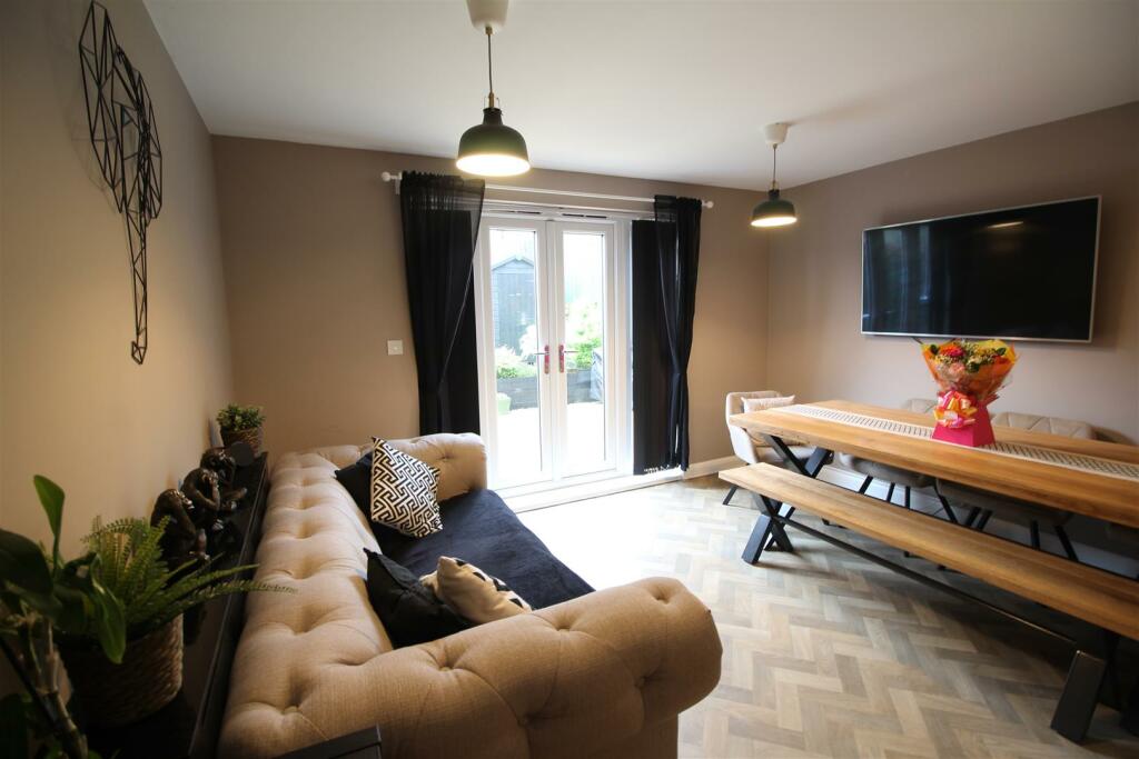 Additional property image - Rambling Walk, Clayton, Bradford