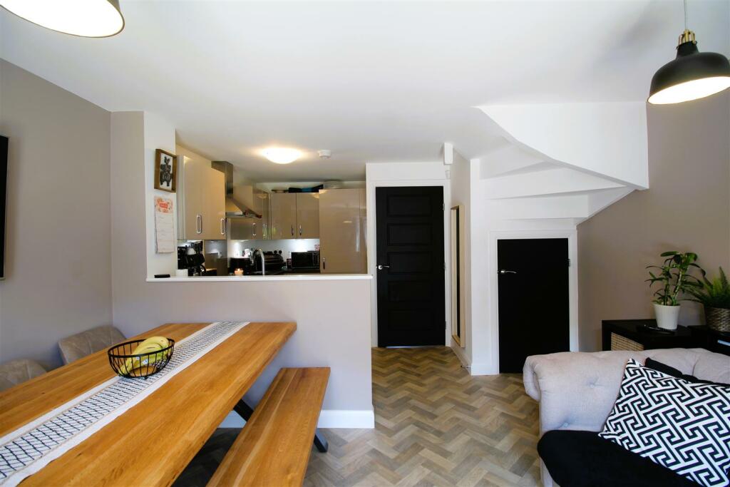 Additional property image - Rambling Walk, Clayton, Bradford