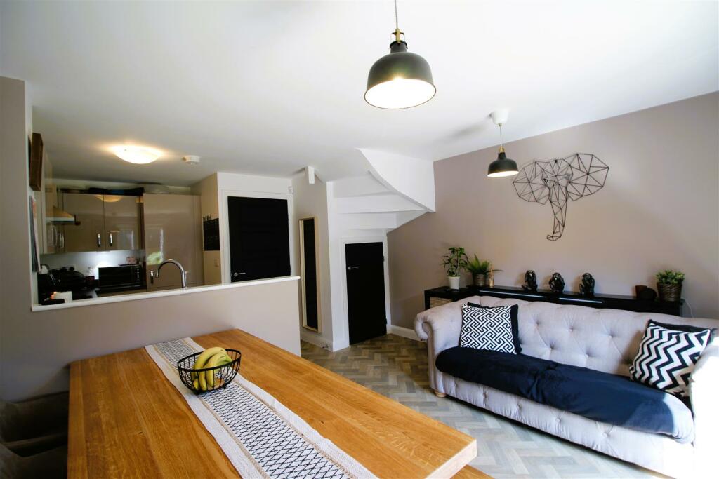 Additional property image - Rambling Walk, Clayton, Bradford