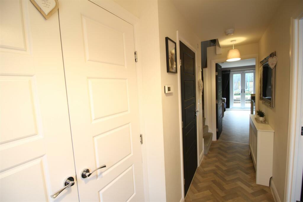 Additional property image - Rambling Walk, Clayton, Bradford