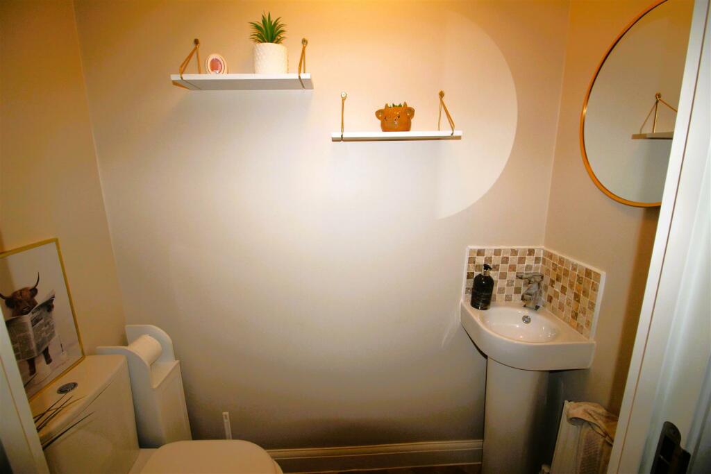 Additional property image - Rambling Walk, Clayton, Bradford