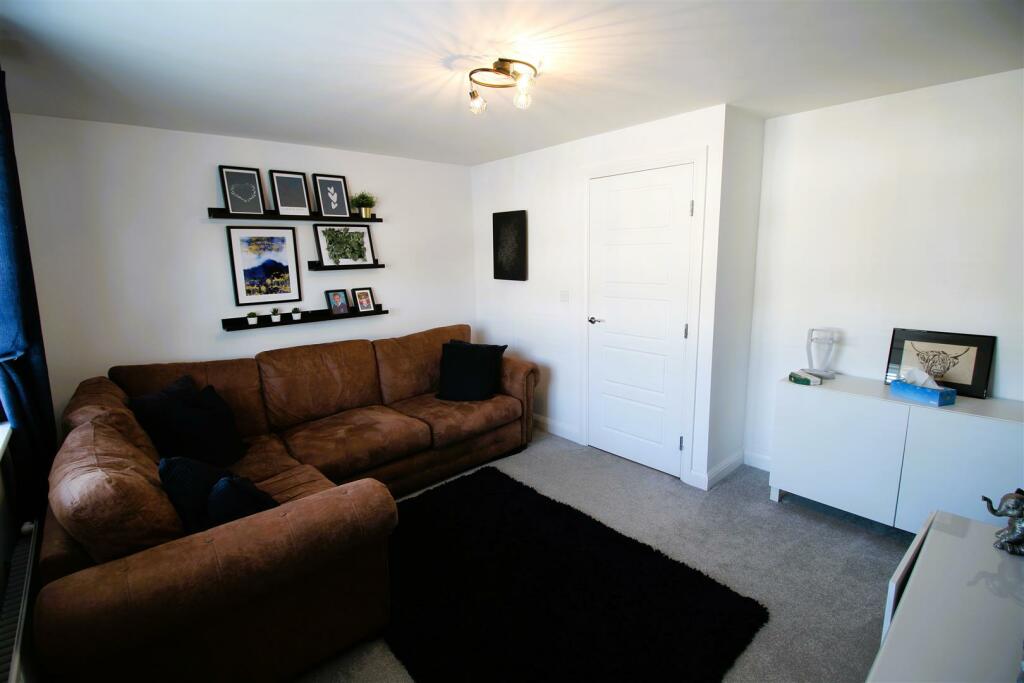 Additional property image - Rambling Walk, Clayton, Bradford