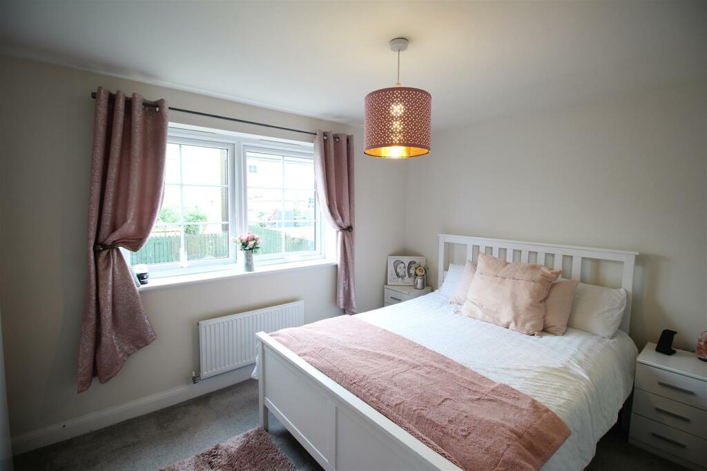 Additional property image - Rambling Walk, Clayton, Bradford