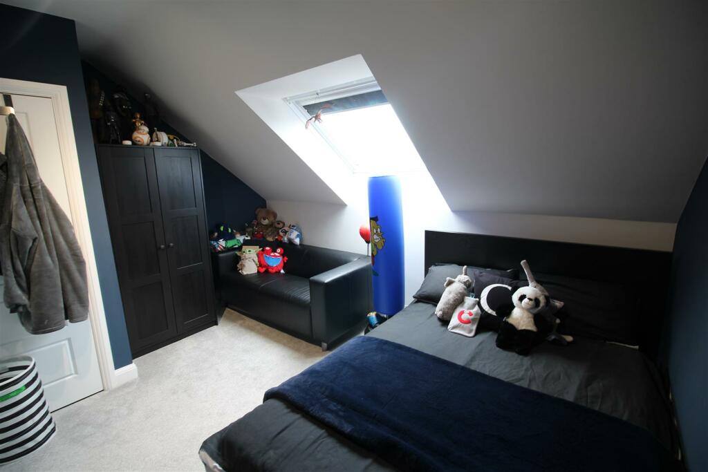 Additional property image - Rambling Walk, Clayton, Bradford