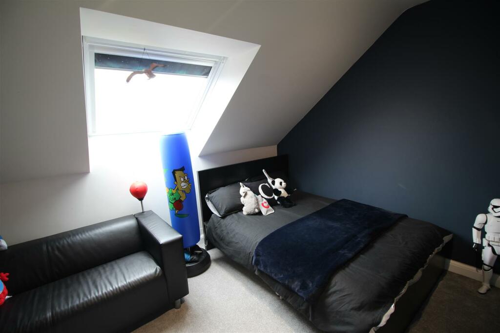 Additional property image - Rambling Walk, Clayton, Bradford